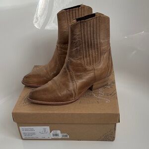 • FREE PEOPLE NEW FRONTIER CHELSEA BOOT •